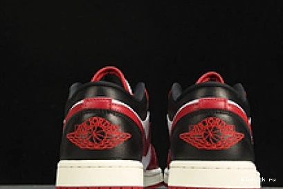 Low Reverse Black  Toe 1 Retro Jordan 0825